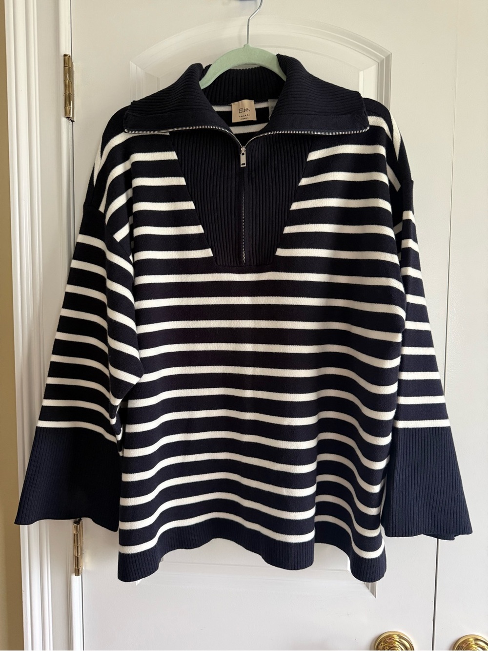 Elie. Tahari Woman Classic Navy & White/Ivory Striped Sweater, size 2X, NWT!